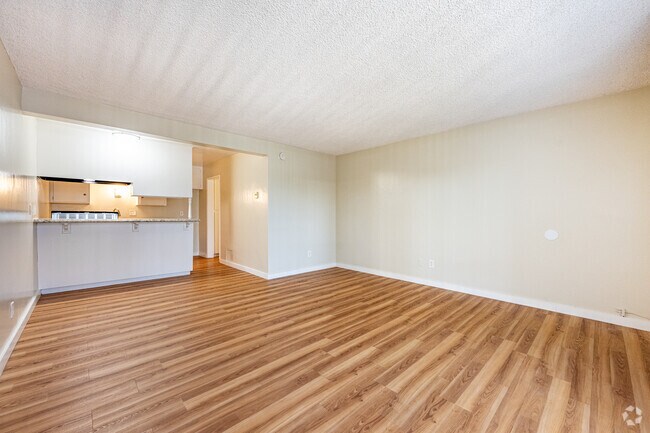 2BR, 1BA - 953SF - Dining Room