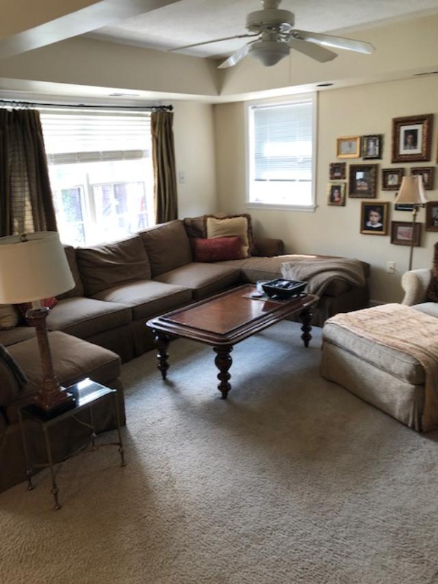 Family Room - 549 Woodview Dr