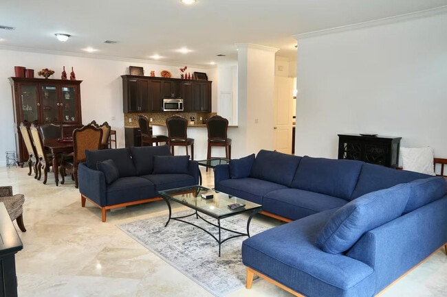 Photo - 700 SW 8th Way