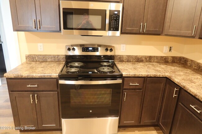 Photo - 122 Peonia Rd