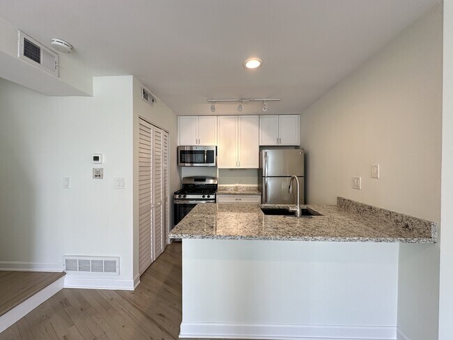 Photo - 853 W Grace St Unit 202A