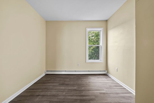 Photo - 162-166-166 Manchester Ave