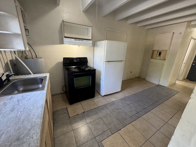 543 Division St Unit 1