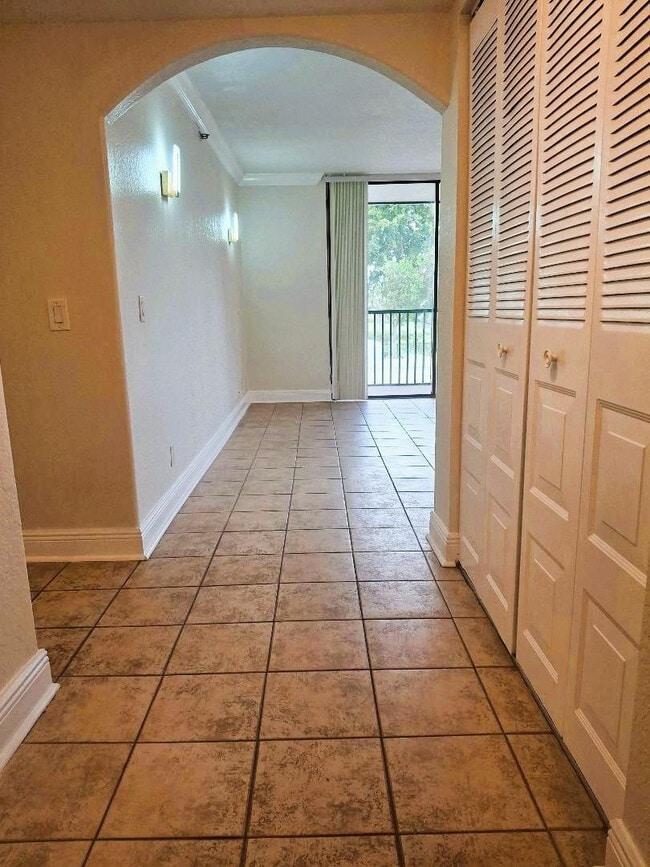 Photo - 105 Lake Emerald Dr Unidad 201