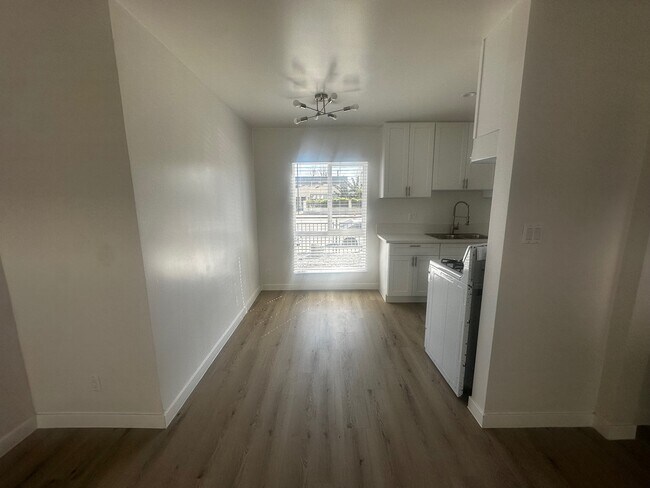 Photo - 13001 Vanowen St