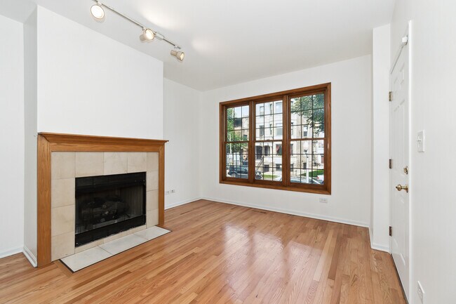 Upstairs living room, lots of natural light - 1138 N Mozart St Unit #1