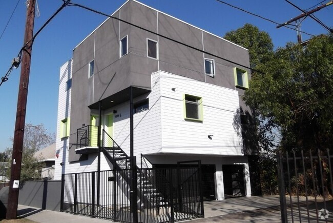 Building Photo - 37th Place Triplex Unit 1296 Rental