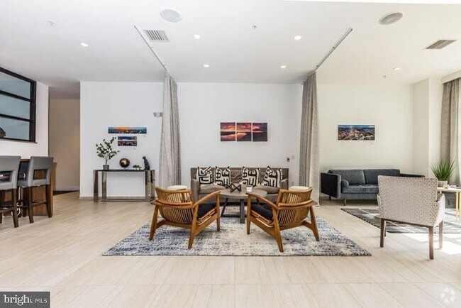 Building Photo - 131 Bridge St Unit 2B-2-2435 Rental