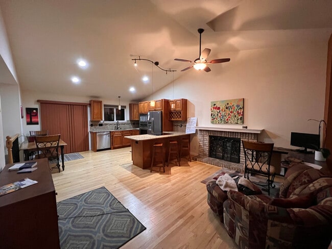Building Photo - 6620 Stonehedge Dr Rental