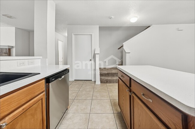 4405 Statesman Ln