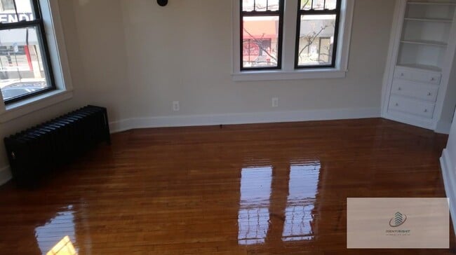 Photo - 5037 W Montrose Ave Unit 203