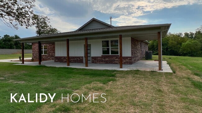 Photo - 1856 Salma Rd