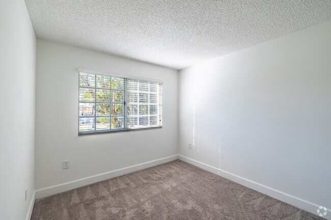 2BR, 1BA - 800SF - Varadero - Primary Bedroom