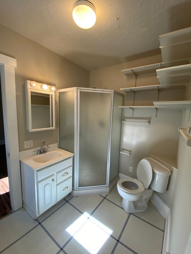 Photo - Updated 2 Bedroom 1.5 Bath Near Grandview ...