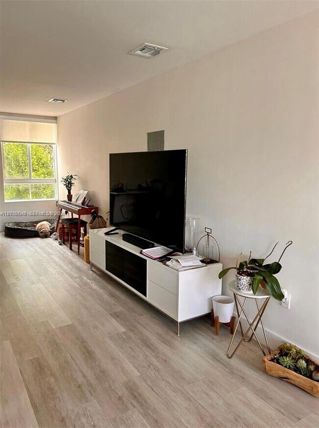 2561 NE 193rd St Unit 1201