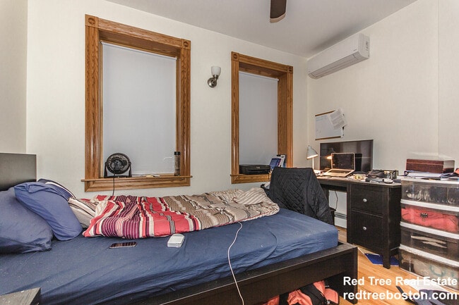 Photo - 16 S Russell St Unidad 2