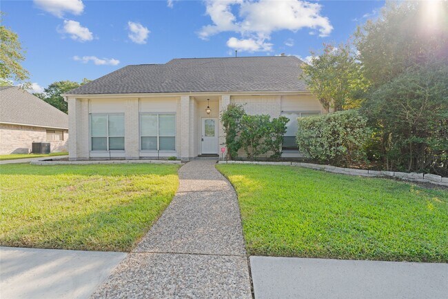 Building Photo - 15414 Willow River Dr Rental