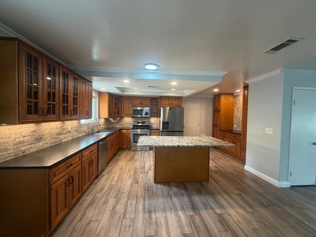 Photo - 770 Catherine Ave
