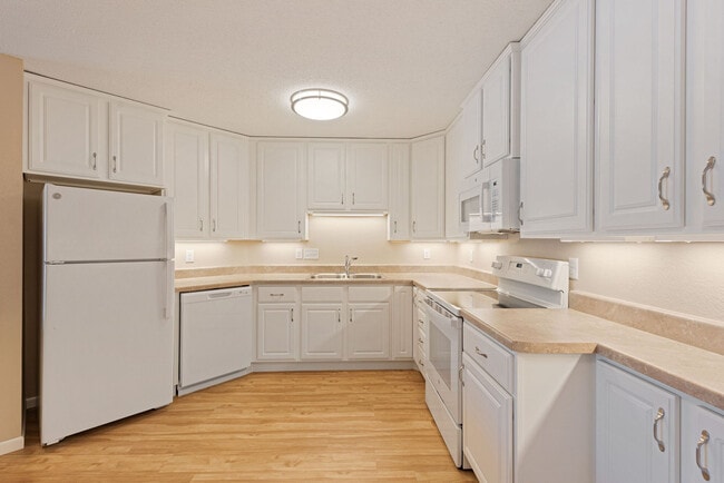 Photo - Plymouth Ponds Apartments