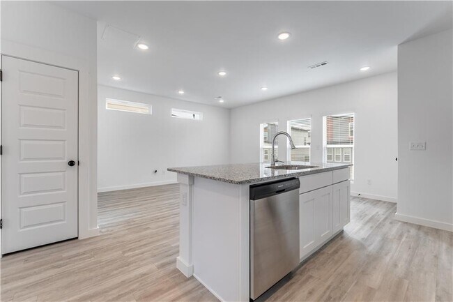 Photo - 840 Boardwalk Ave