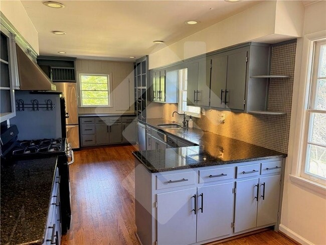 Photo - 140 Spring Dr