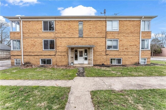 Building Photo - 18963 Hilliard Blvd Unit 6