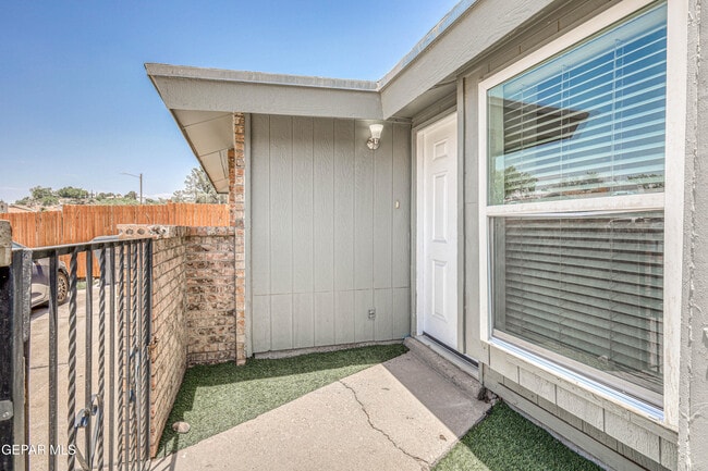 Photo - 630 White Cliffs Dr