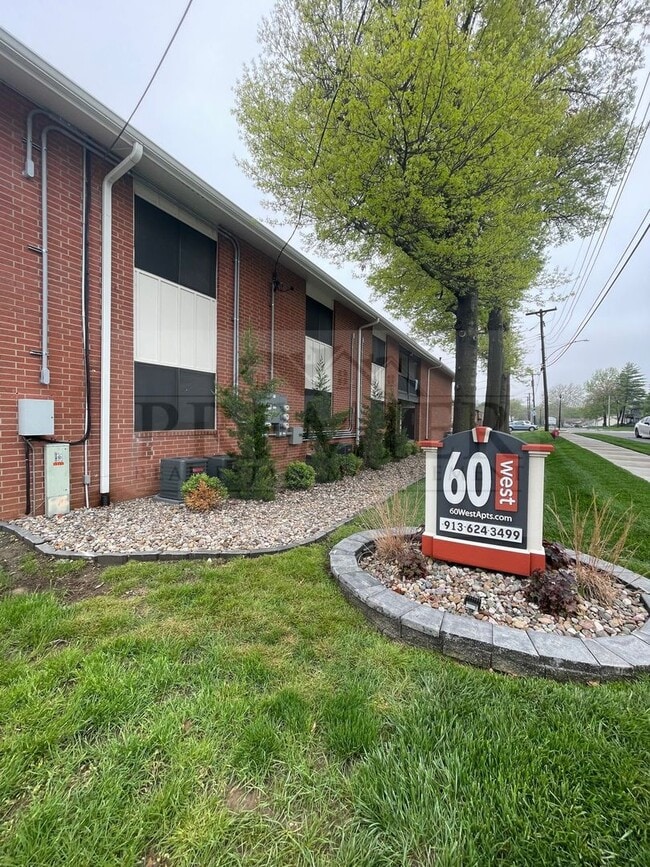 Updated 1 bed / 1 bath apartment - 60 West... - Updated 1 bed / 1 bath apartment - 60 West... Unit 60W-6053