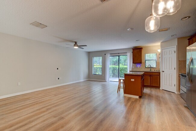 Photo - 209 Tarracina Way