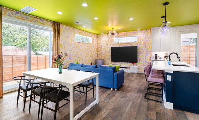 Photo - 2415 E 10th St Unit ID1244725P