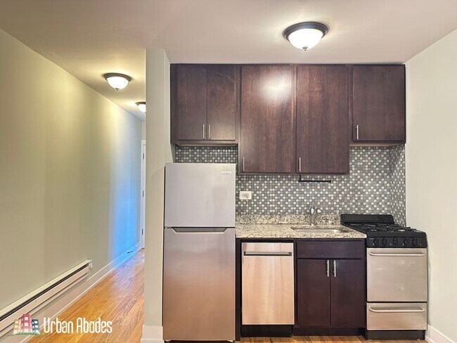 Photo - 816 W Cornelia Ave Unit A