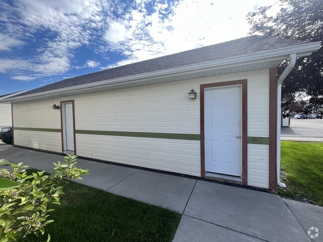 Building Photo - 1120 Longbow Ln Unit F Rental