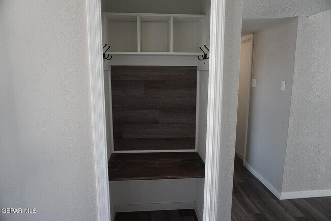 Photo - 3311 Drumond Rd