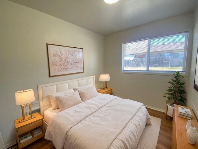 Photo - 769 NE Alameda Ave