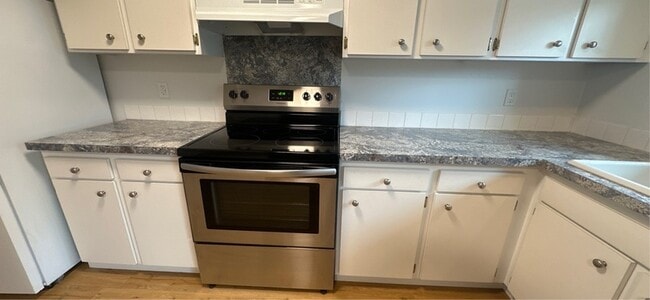 Photo - 750 N Main St