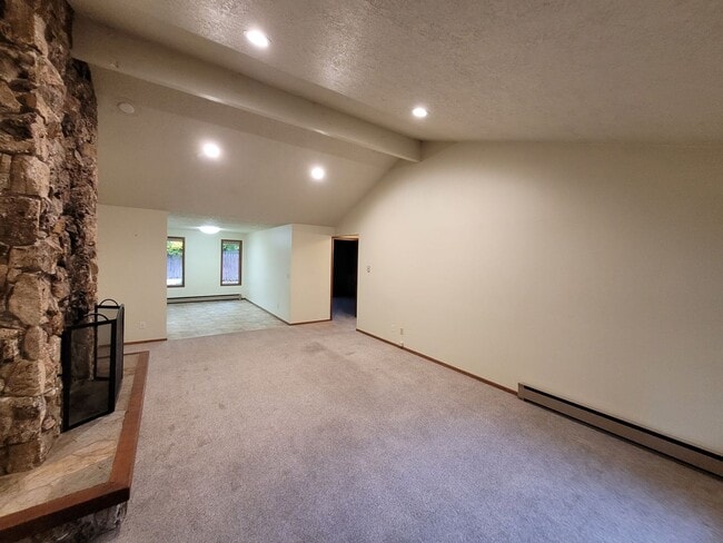 Photo - 5085 Kaufman Loop SE