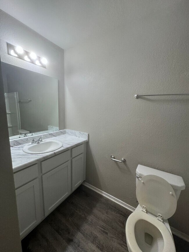 Photo - 3 Bed / 2 Bath Available Now!