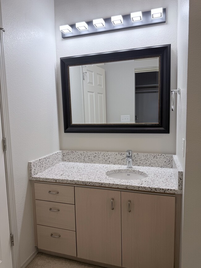 Photo - 206 Mountain Park Blvd SW Unidad Downtown Issaquah Condo D205
