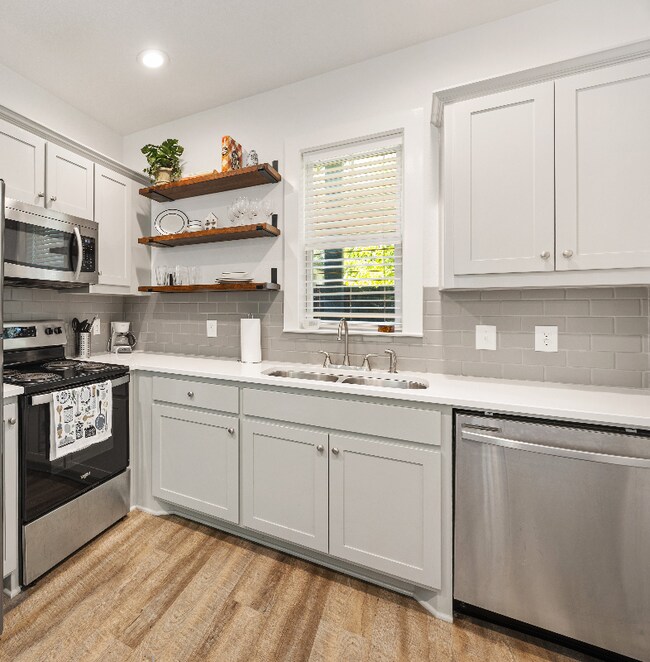 Photo - 600 Barnes St