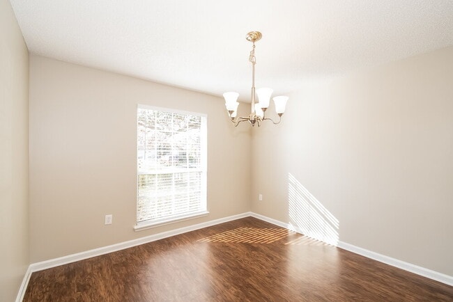 Photo - 1748 Northglen Cir