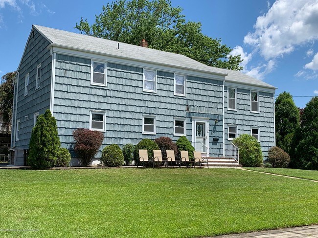 Photo - 279 Lake Ave