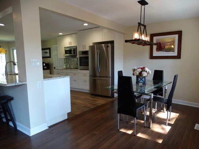 Photo - 300 Central Dr