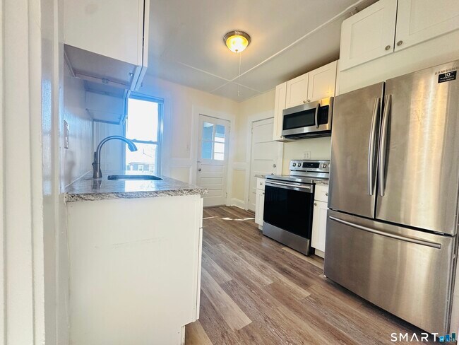 Photo - 133 Quaker Ln S Unit 2