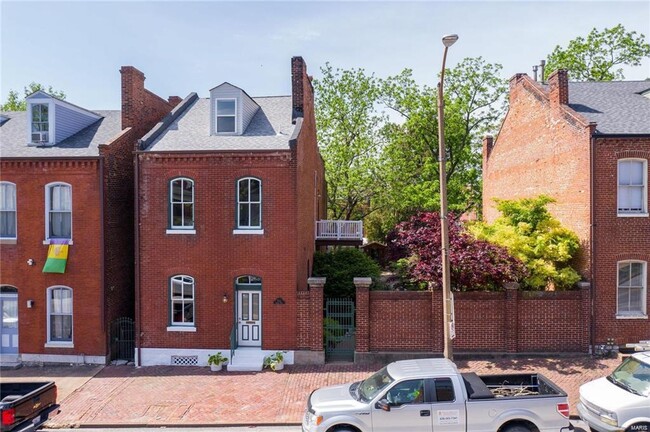 Lease this 2.5 story home in Historic Soulard - Lease this 2.5 story home in Historic Soulard