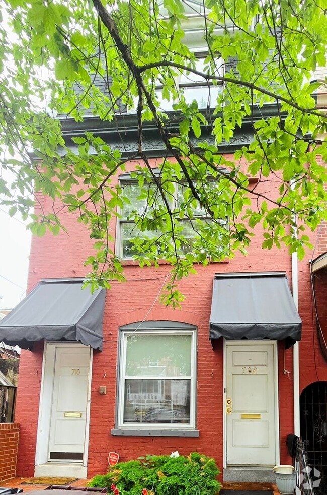 Building Photo - 708 N Van Buren St Unit 708 N Van Buren St, 2 Rental