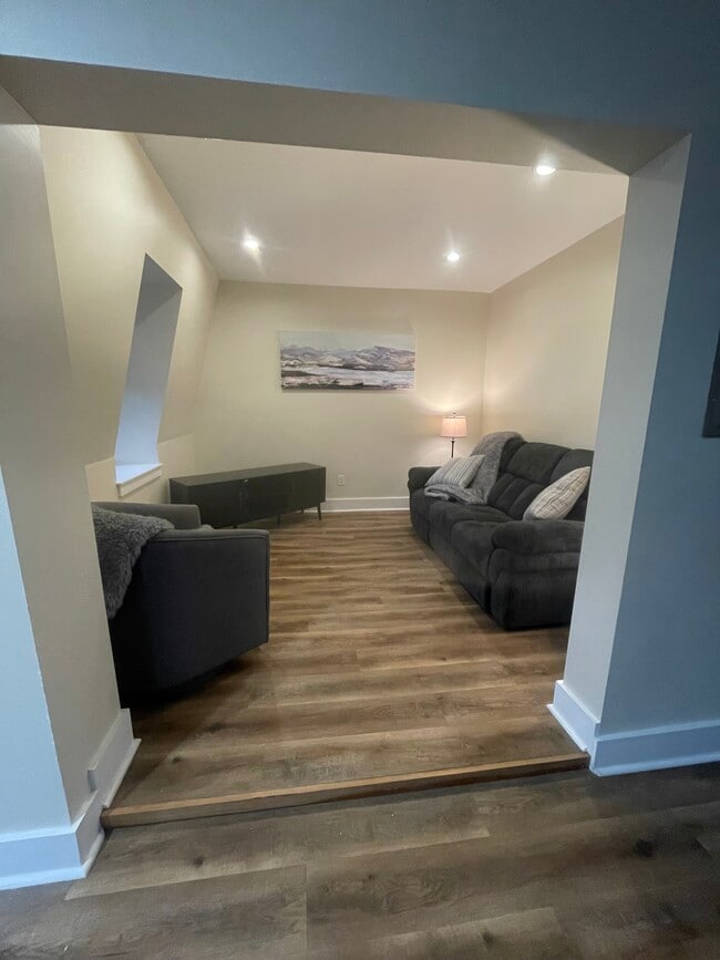 Building Photo - 151 E Allen St Unit D