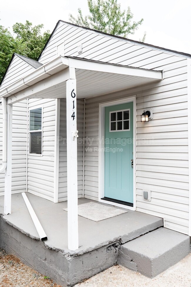 Photo - 614 Hillview Rd