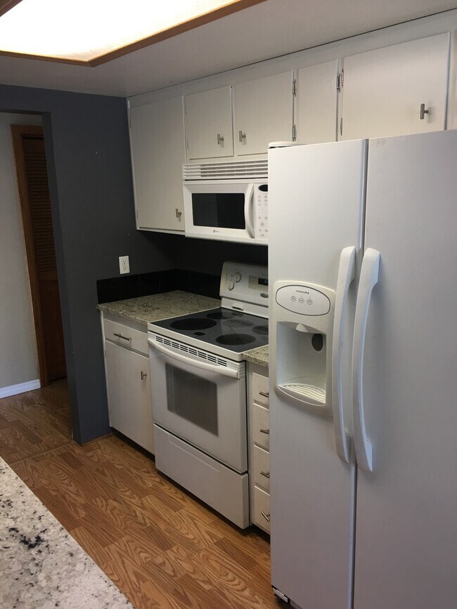 3 Bedroom 1 Bathroom Home Close to Orego... House Rental in Klamath