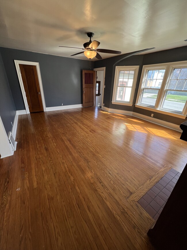 Photo - 284 Nassau Ave Unit Lower