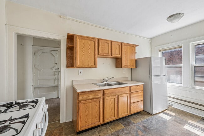 2 habitaciones, 1 baño - 680 pies cuadrados - Cocina - 1765 Noble Realty LLC